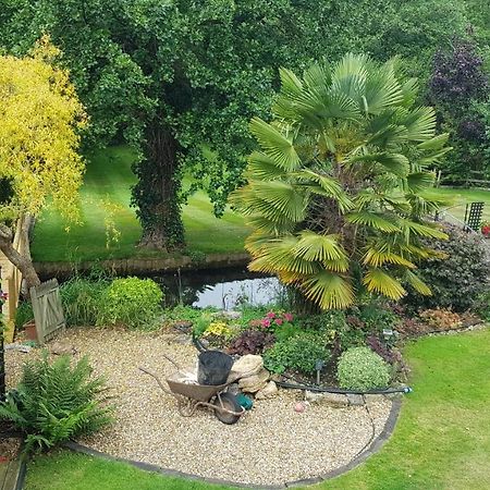 Riverside Lodge Pied A Terre Fordingbridge Zewnętrze zdjęcie