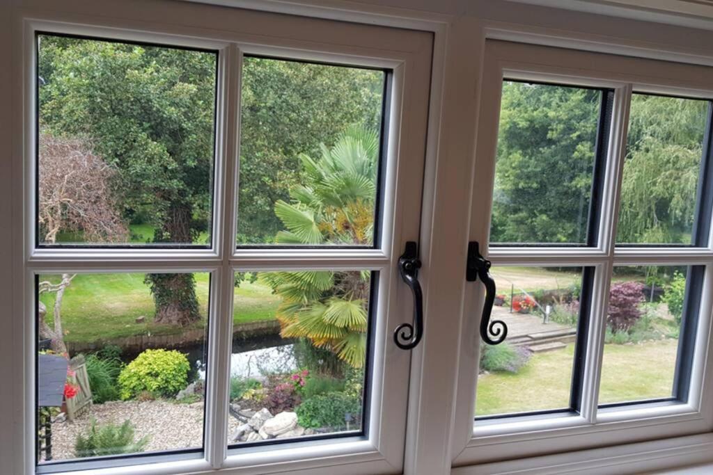 Riverside Lodge Pied A Terre Fordingbridge Zewnętrze zdjęcie